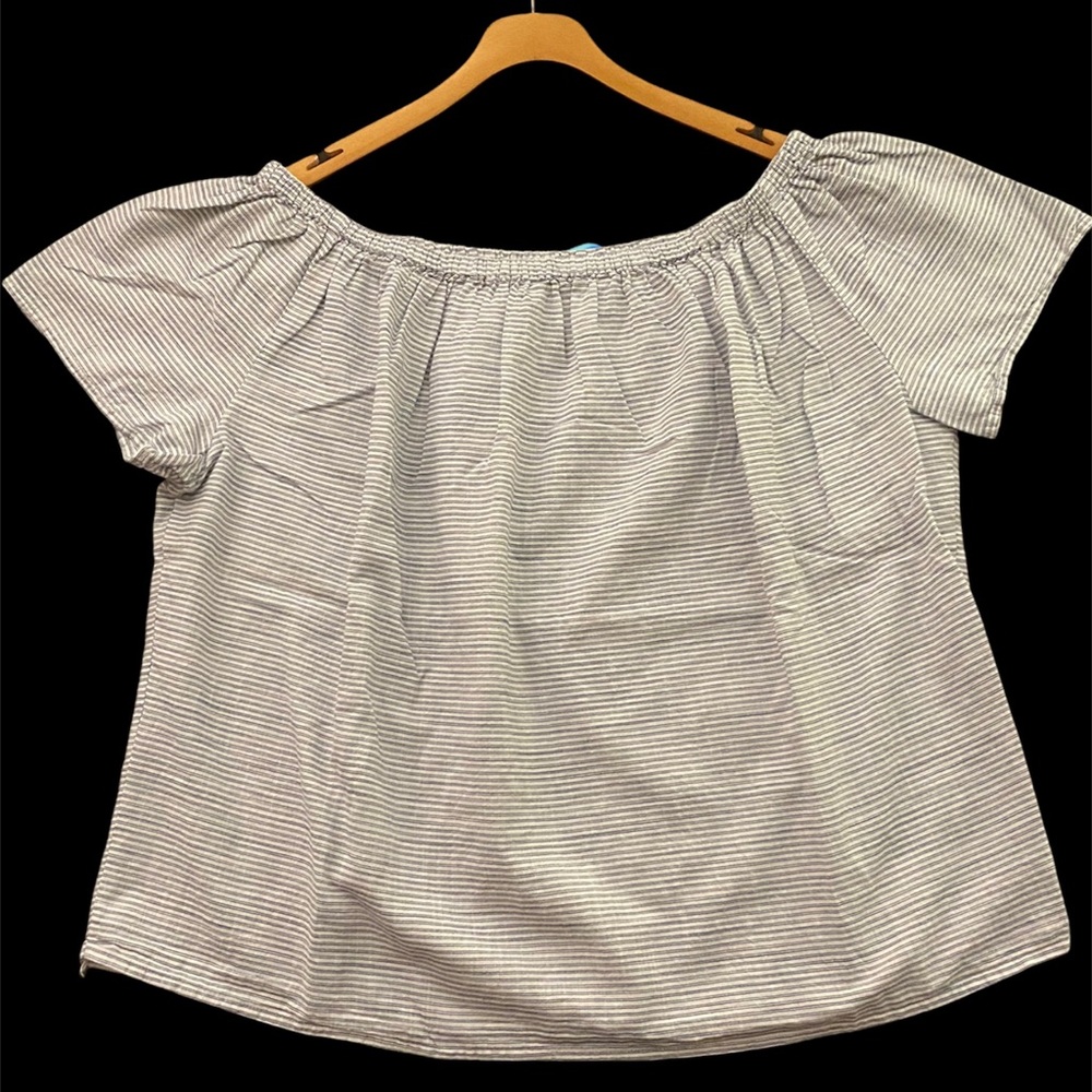 Gap off the shoulder top